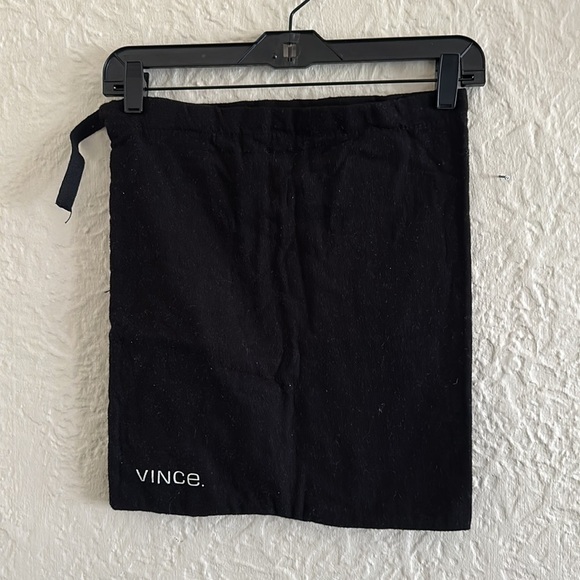 Vince Black White Logo Rectangular Dust Bag - Picture 2 of 2